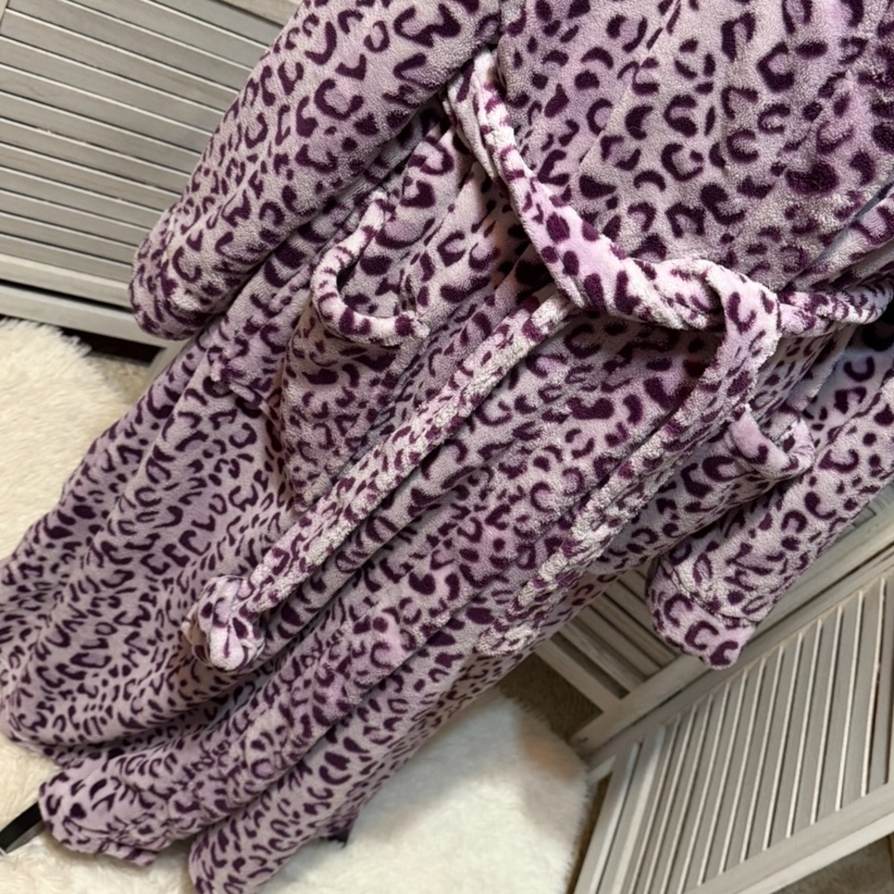 Alexander Del Rossa•1X/2X•Leopard Print Plush Hooded Robe - Picture 4 of 12
